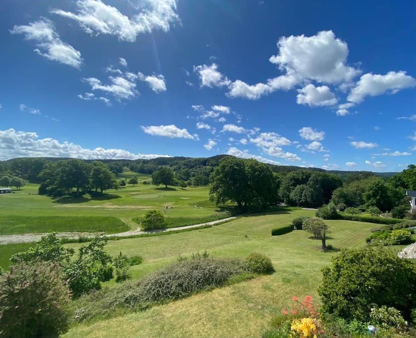 Apartment Right Next To The Golf Course And With The Ocean Just Around The Corner Ljungskile Εξωτερικό φωτογραφία