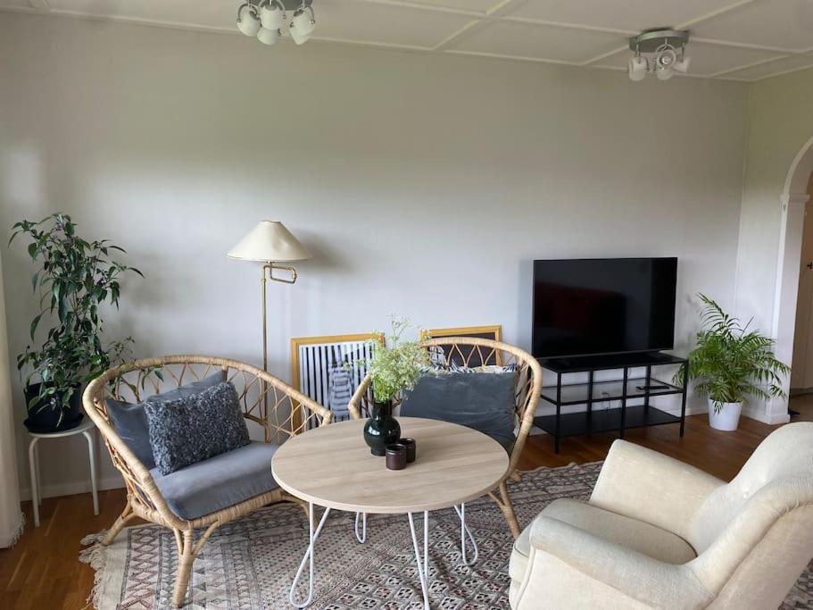 Apartment Right Next To The Golf Course And With The Ocean Just Around The Corner Ljungskile Εξωτερικό φωτογραφία