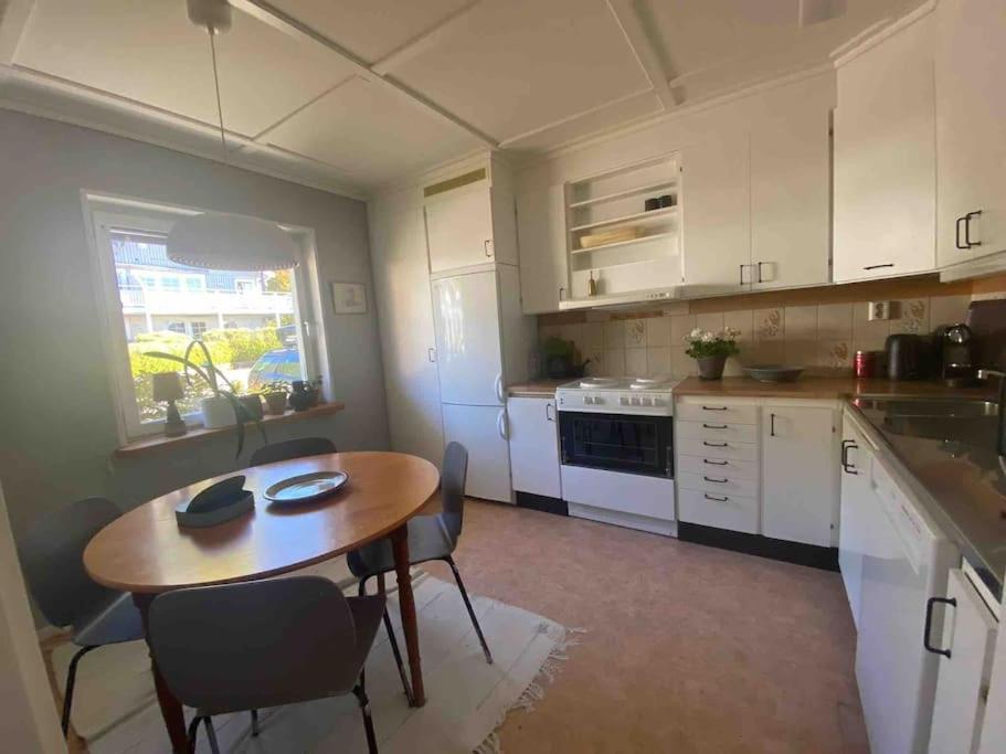 Apartment Right Next To The Golf Course And With The Ocean Just Around The Corner Ljungskile Εξωτερικό φωτογραφία